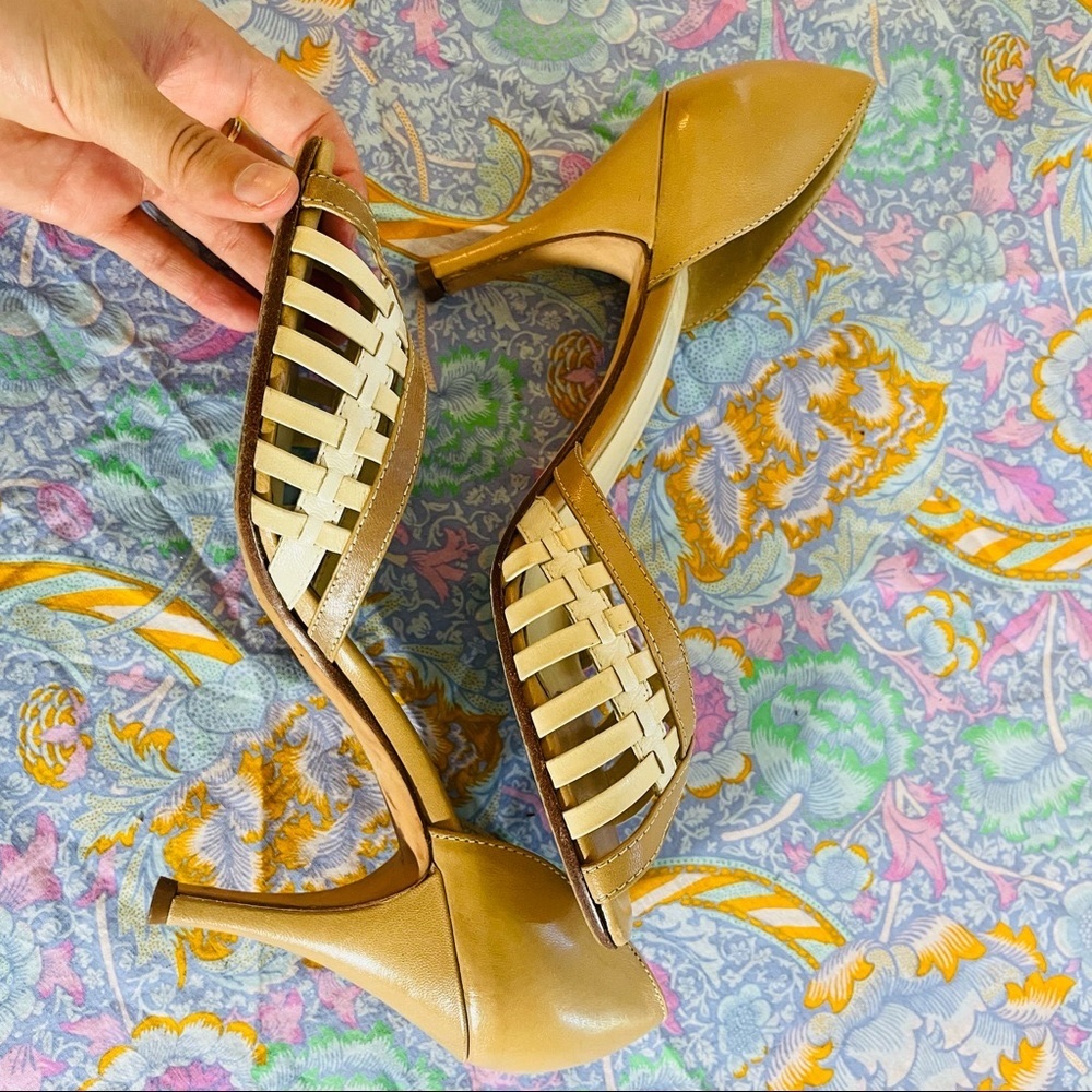 Arturo Chiang brown leather kitten heels. Size 8